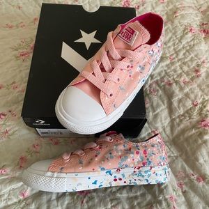 Converse little girls size 9